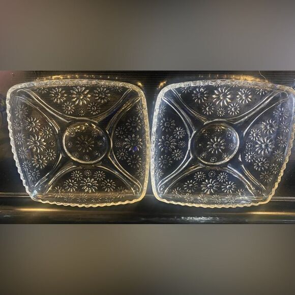 Set Of 2 Vtg Mid Century sunflower Daisy Clear‎ 6.5" Square EAPG pressed glass - Picture 1 of 5
